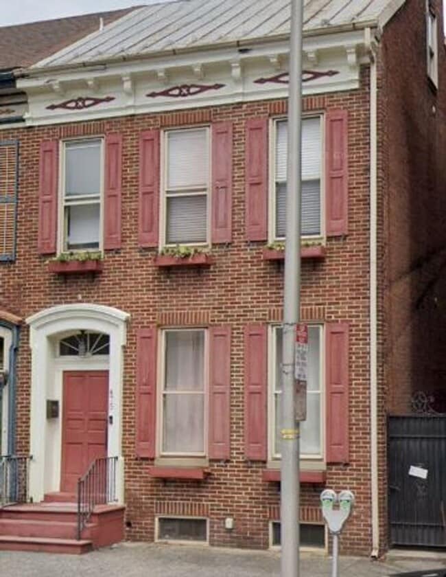 Building Photo - 475 W Market St