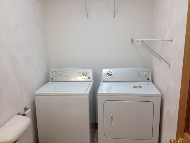 Utility - 1050 Lakeshore Dr