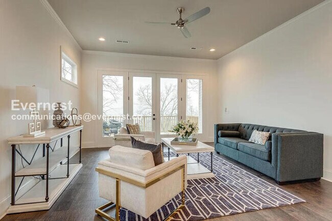 Building Photo - 3 Bed/3.5 Bath Home with Fenced Yard & Garage / Coming Soon!