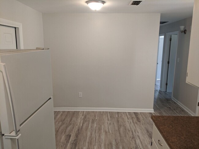 Foto del edificio - Cute 3/1 Single Family Home Available July 1, 2026