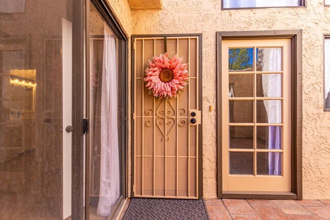 Foto del edificio - BEAUTIFUL 2 BEDROOM 2 BATHROOM HOME IN PHO...