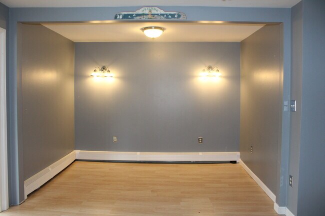 Building Photo - 19 Loring Rd