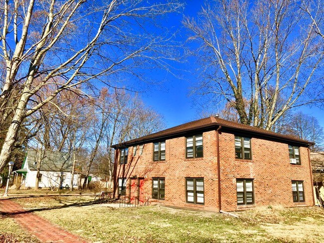 Building Photo - 502 S Anderson St
