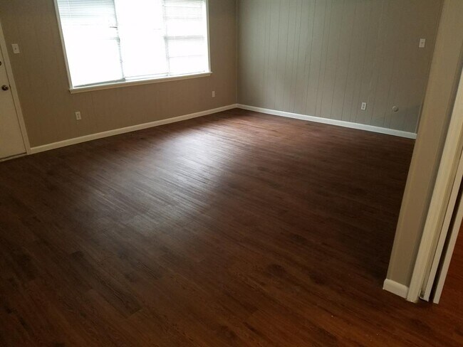 Foto del edificio - 3306 Hunterwood Dr