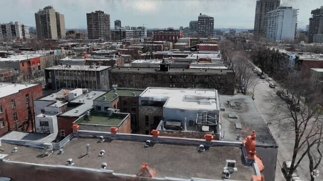  - 820 Rue Roy E