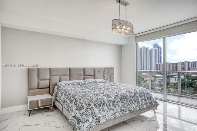 Foto del edificio - 330 Sunny Isles Blvd
