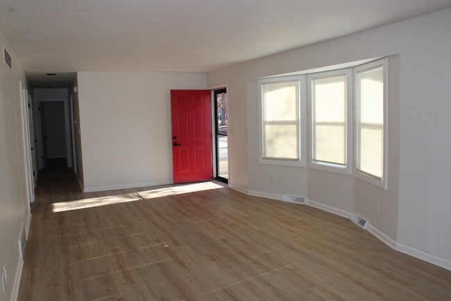 Foto del edificio - Beautiful 4-bedroom, 3 full baths home located in Independence, MO