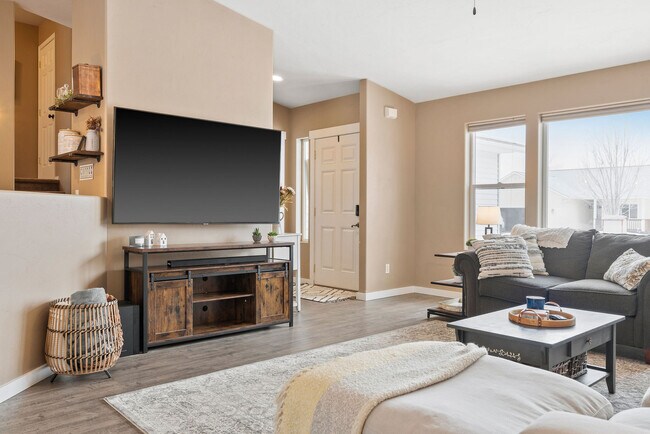 Foto del edificio - 18 Carnegie Dr