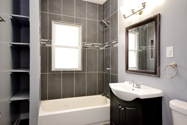 Foto del edificio - 5849 W Midway Park