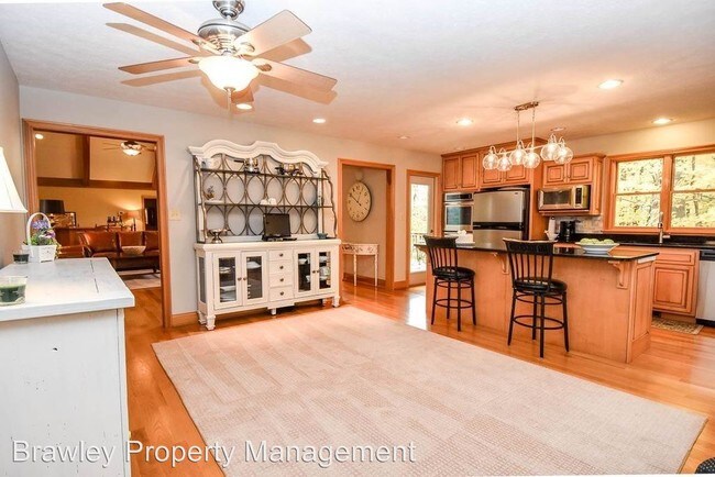 Building Photo - 4 br, 3 bath House - 1815 S. Renwick Blvd