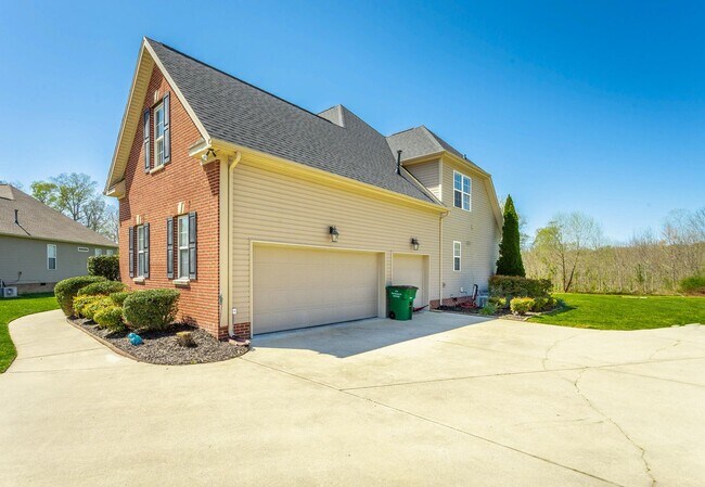 Building Photo - 6501 Brigade Ln