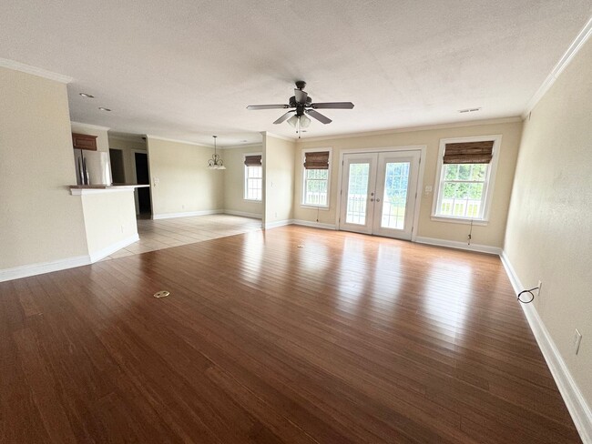 Building Photo - 200 Pleasant Dr