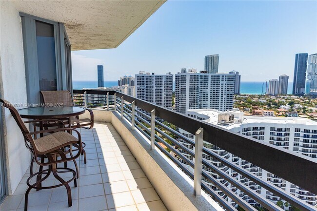 Foto del edificio - 3530 Mystic Pointe Dr
