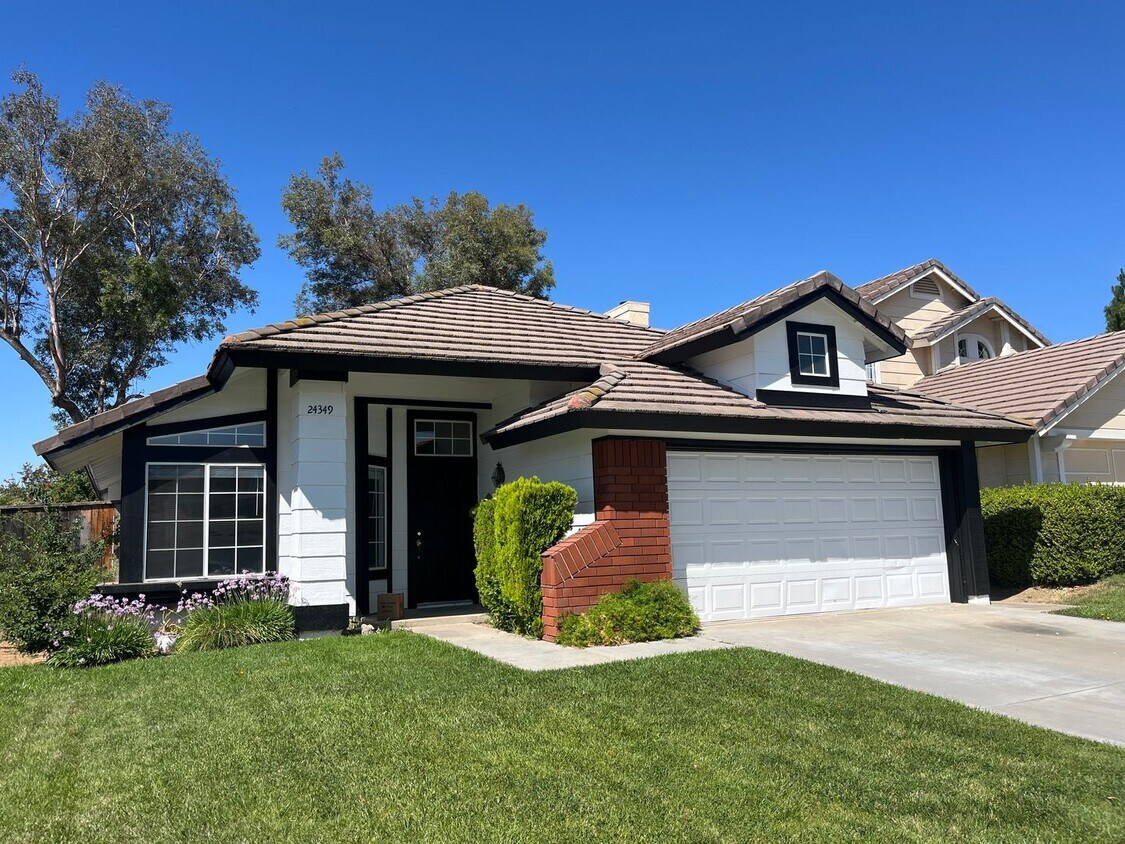 Foto principal - 24349 Heron Rd
