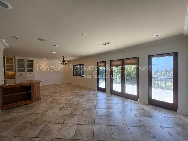 Building Photo - 2166 Palomar Ave