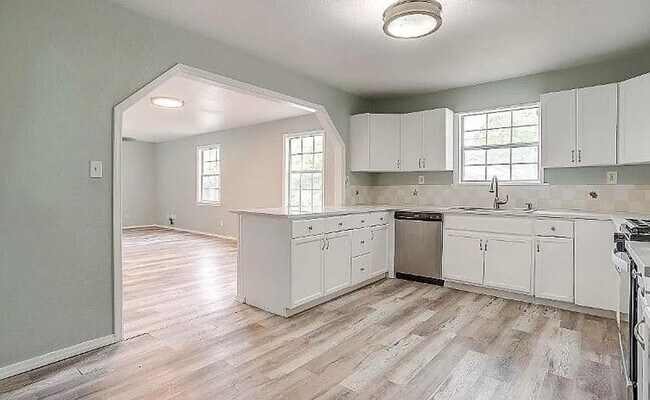 Foto del edificio - CHARMING 3/2 - Great Flooring - Historic Neighborhood