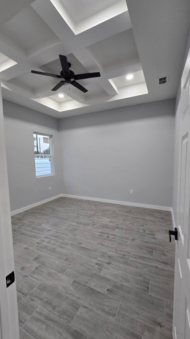 Building Photo - 15728 Palm Vista Dr