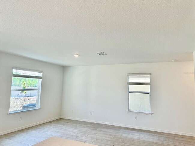 Foto del edificio - 17761 Pleasantview Blvd