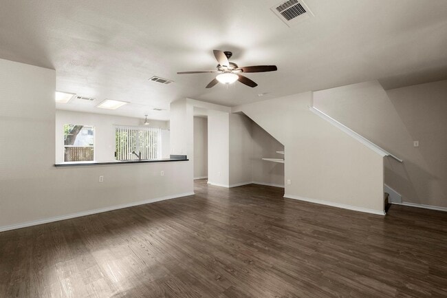 Building Photo - 10643 Marshitahs Way