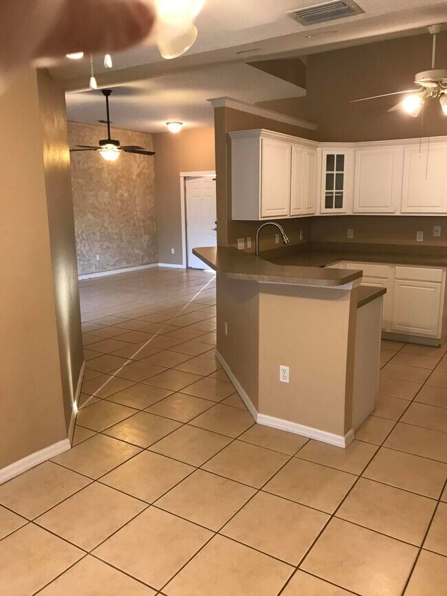 Foto del edificio - 221 Mardi Gras Ave NW