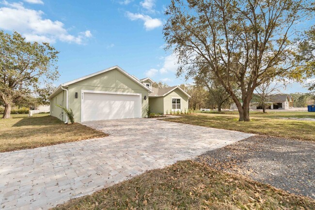 Building Photo - Beautiful Brand New 4/2 Home on 3/4 Acre F...