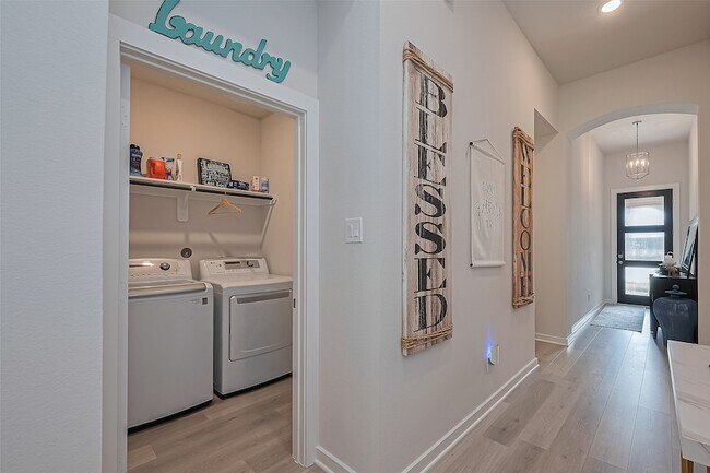Building Photo - 4910 Tan Briar Dr