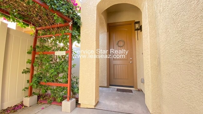 Building Photo - 1367 S Country Club Dr