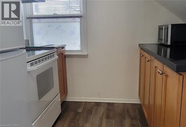 Building Photo - 498 Ottawa Street S