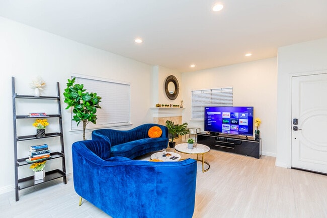 Newly Remodeled 5B4B. 2 mile from the Rose Parade! - Newly Remodeled 5B4B. 2 mile from the Rose Parade! Townhome