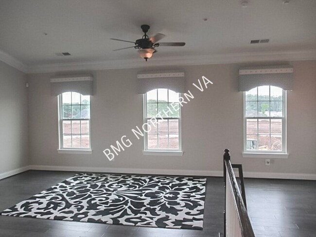 Foto del edificio - 24688 Hutchinson Farm Dr