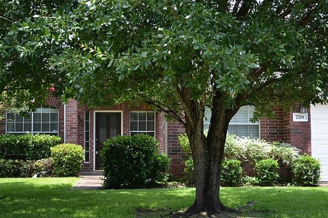 Building Photo - 2318 Waterwood Dr