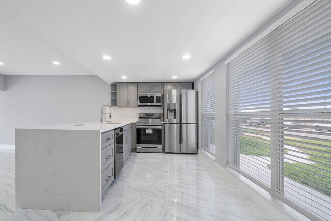 Foto del edificio - 710 NE 23rd Ave
