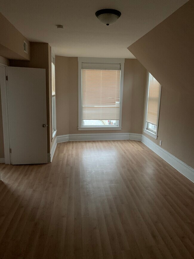 Foto del edificio - 1856 N Kildare Ave