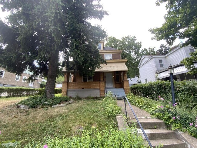 Foto del edificio - 6 br, 1.5 bath House - 144 Linnview Avenue