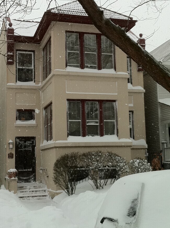 Building Photo - 5241 North Magnolia Avenue