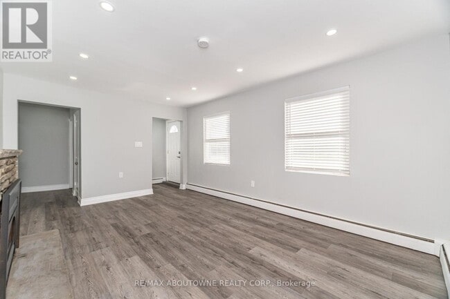 Building Photo - 2077 Leighland Rd