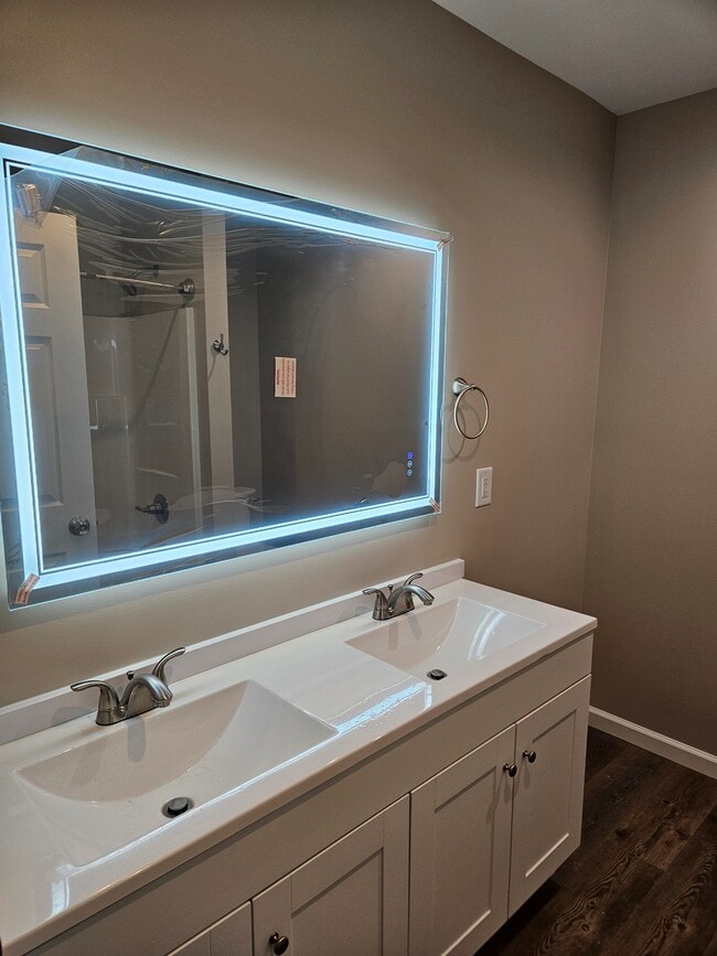 Foto del edificio - 121 Clyde Miller Dr