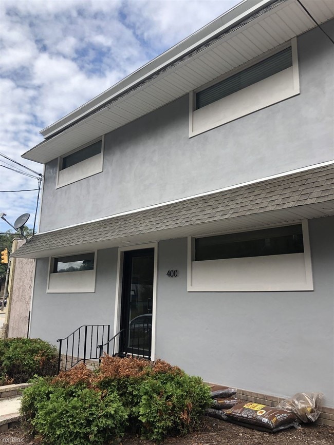 Building Photo - 1 br, 1 bath Apartment - 400 Perry Hwy Apt 3