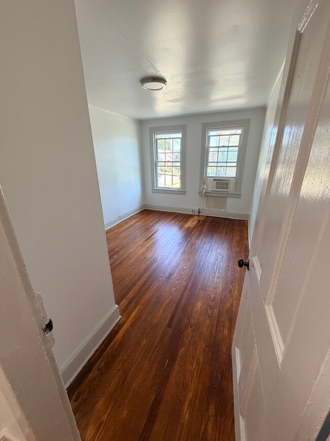 Room 1 - 422 Washington St