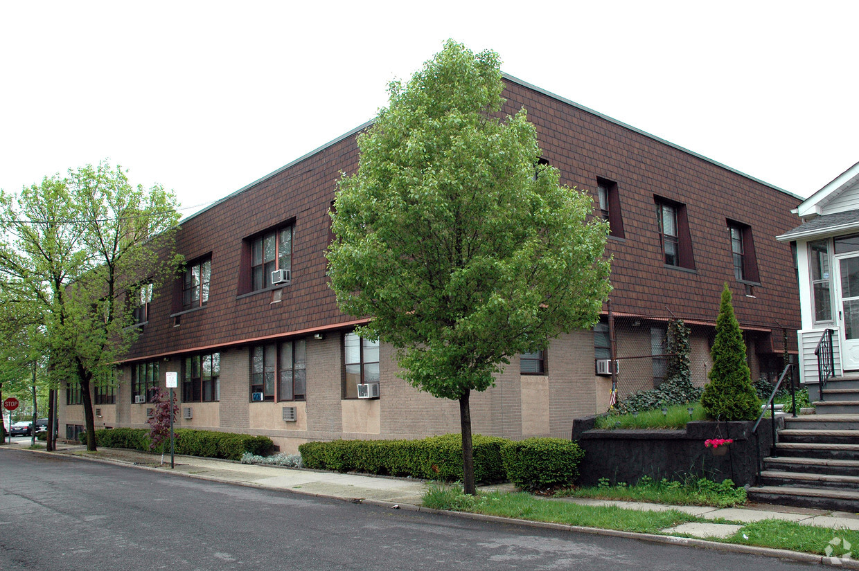 Primary Photo - Main Street Commons - Beautifully Renovate...