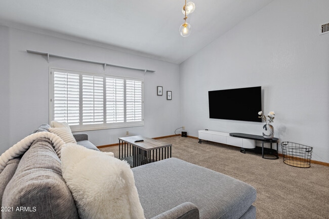 Building Photo - 5735 E Campo Bello Dr