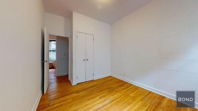 Building Photo - 324 E 91st St