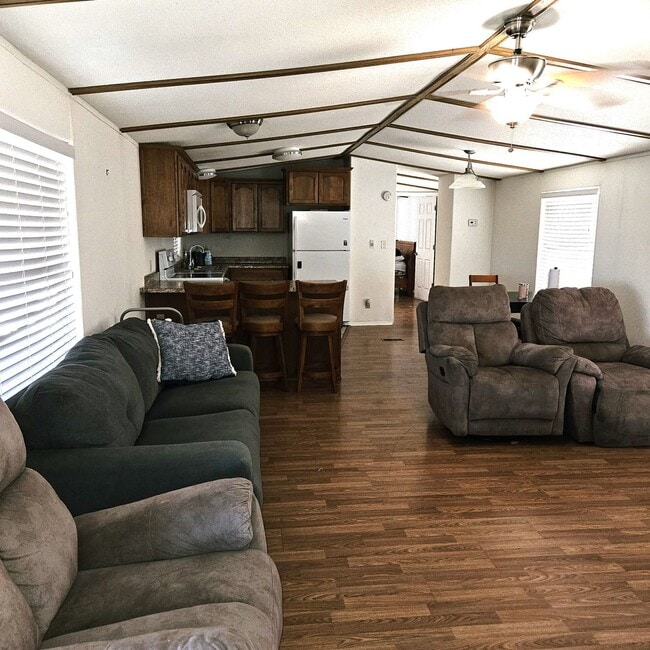 Building Photo - Furnished 2 bedroom, 2 bath available now