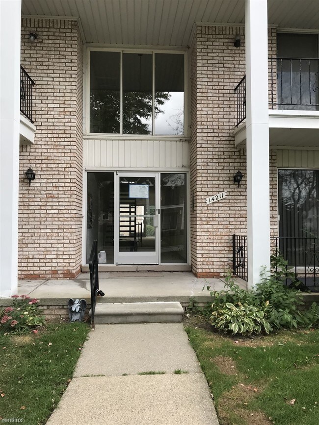 Building Photo - 14211 Ivanhoe Dr