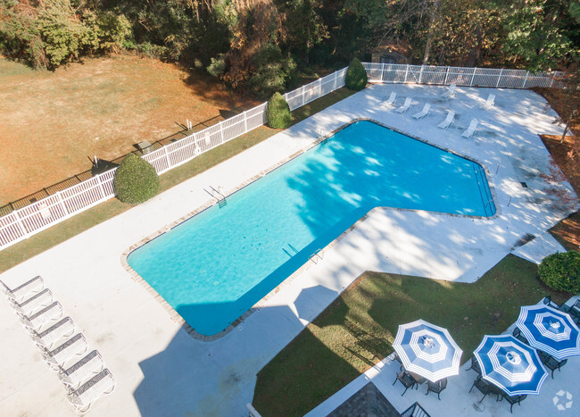 Pool Area - Willow Run Apartments