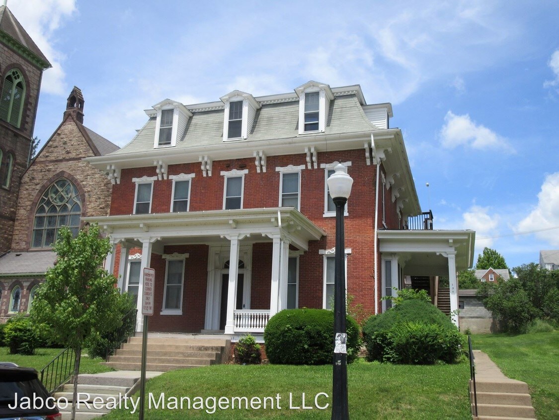 135137 W Linn St, Bellefonte, PA 16823 Apartment for Rent in