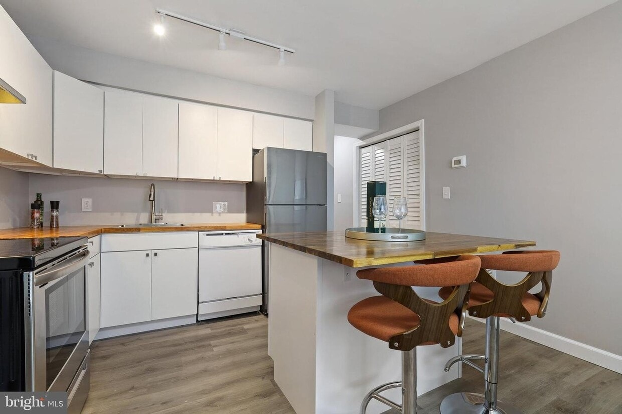 Photo - 1208 16th St NE (Washington, DC)