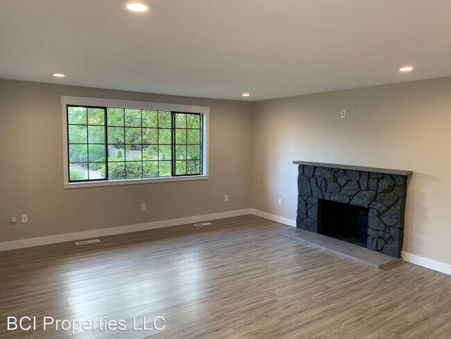 Foto del edificio - 5 br, 3 bath House - 5102-79th Ave W