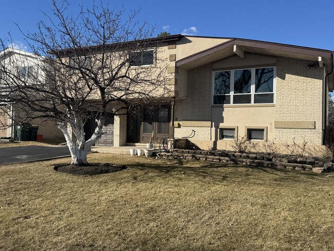 Building Photo - 9905 N Huber Ln