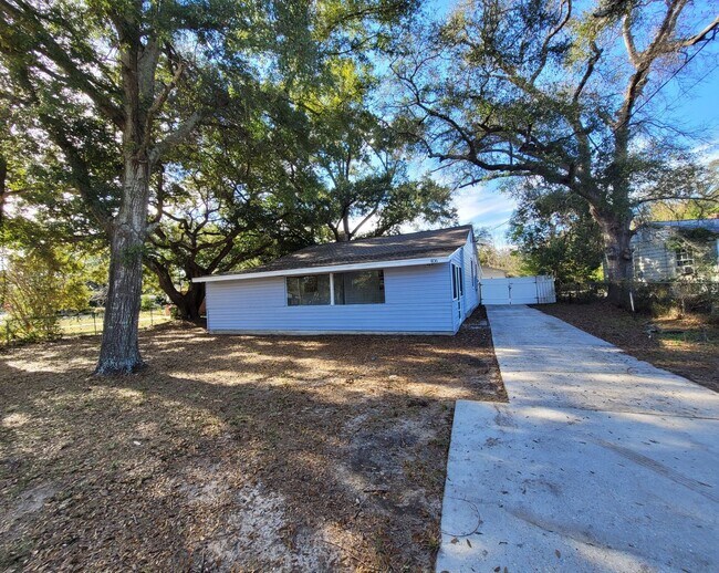 Building Photo - 406 Frisco Rd